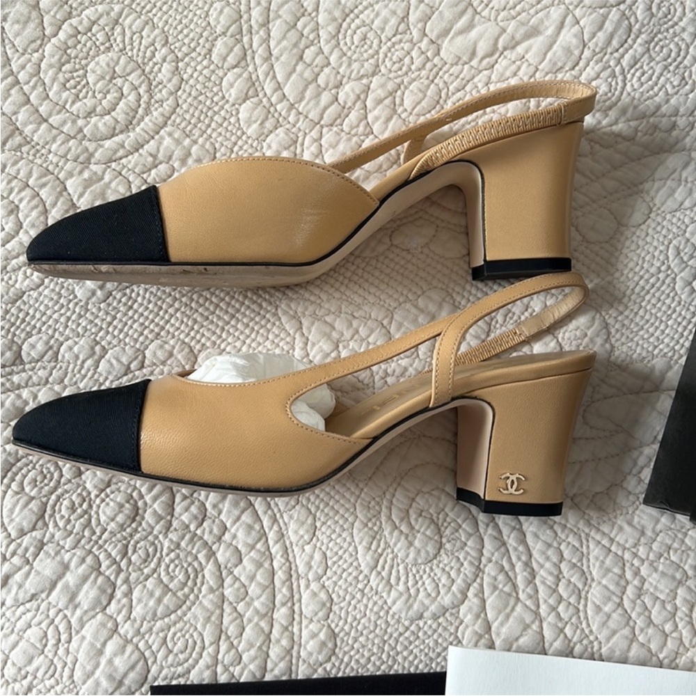 Chanel Women's Tan and Black Slingback Shoes - Picture 3 of 8